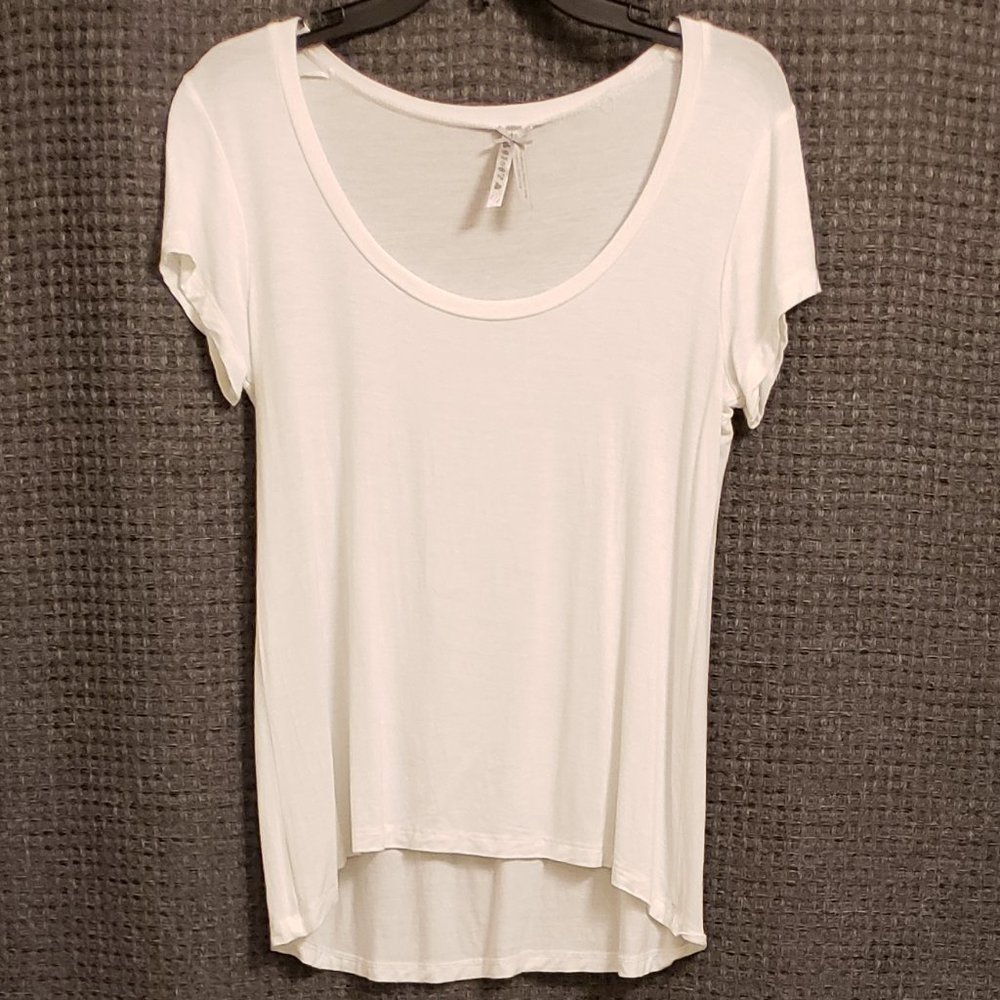 Cute Little Sexy Scoop Neck Hi Low Tee - EUC - M